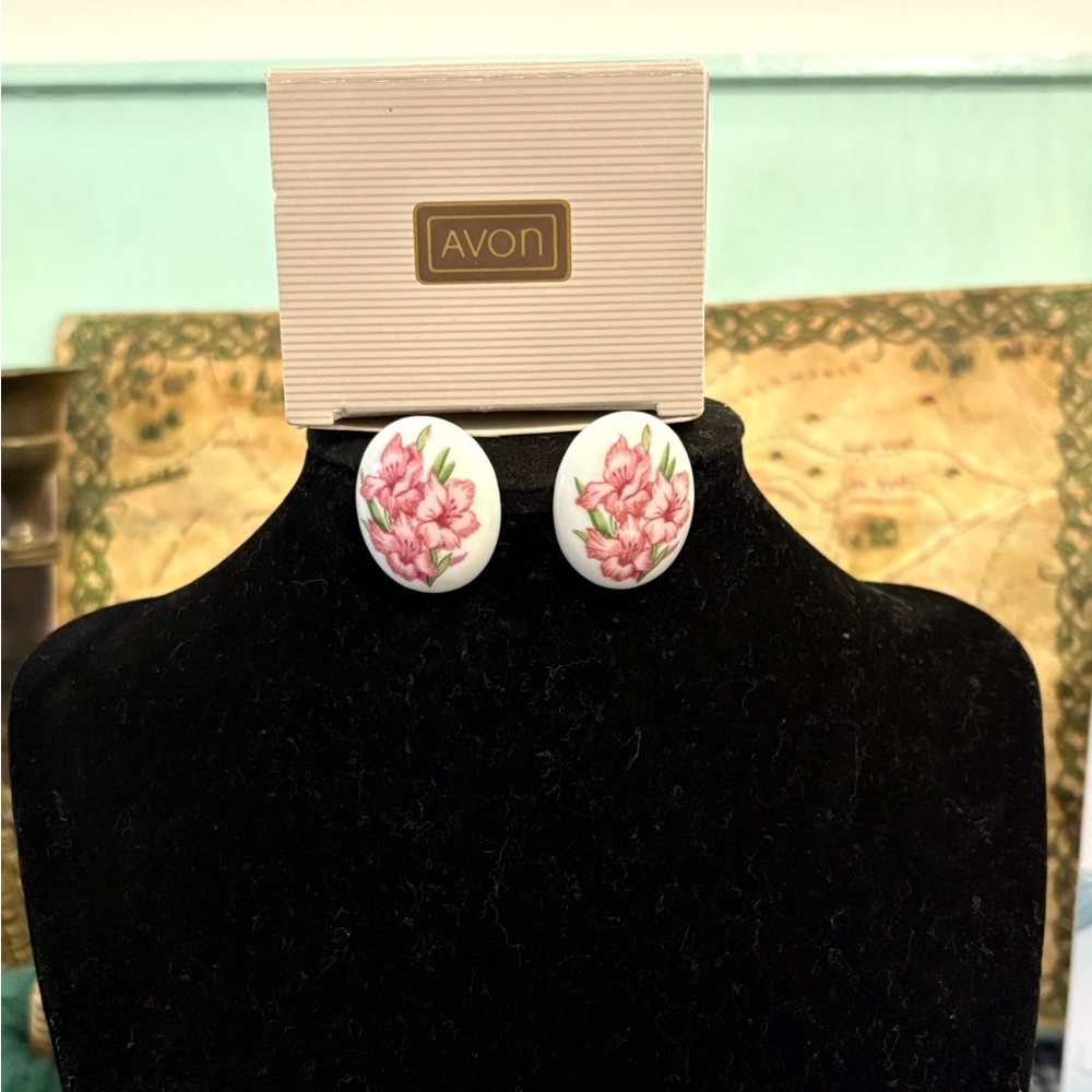 🦖5 for $20 | avon birth month earrings (August)